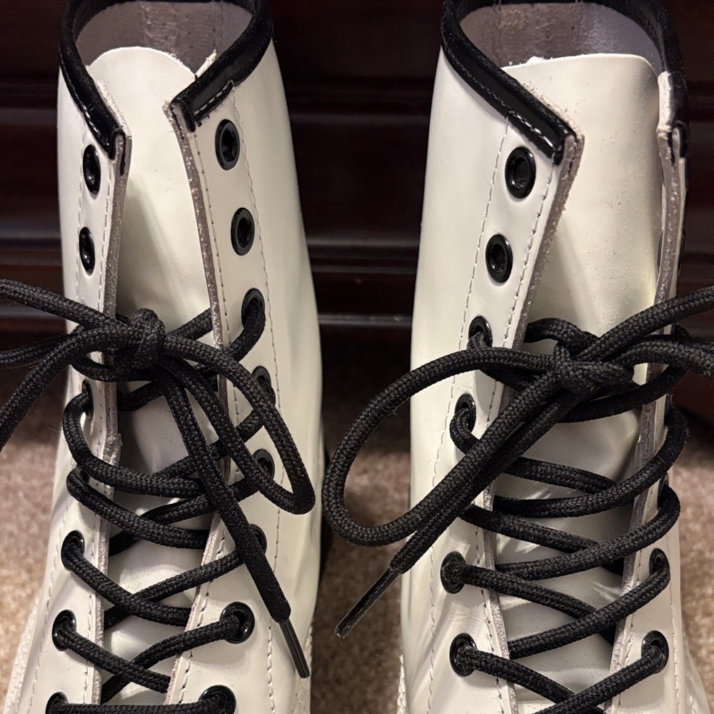 Dr. Martens Airwalk White Combat Boots with Black Laces Womens Size 9 - Picture 3 of 14